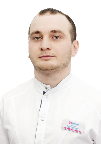 Врач Арабов Руслан Зиеддинович