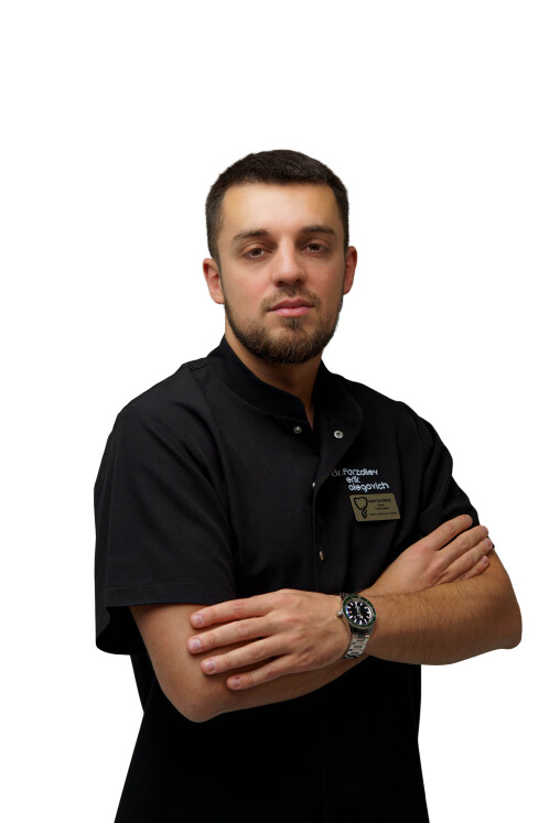 Врач Фарзалиев Эрик Олегович 