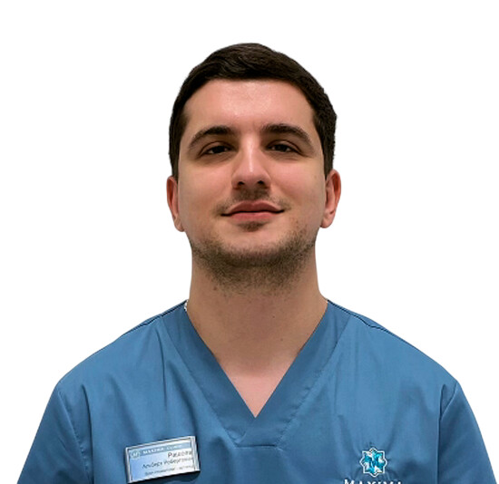 Врач Рашоев Альберт Робертович 