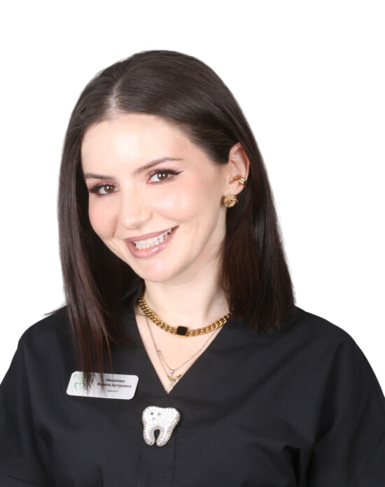 Врач Николова Зарина Артуровна 