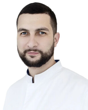 Врач Али Станислав Хусейнович 