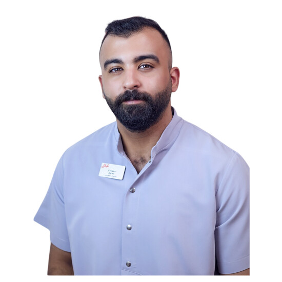 Врач Самара Хасан