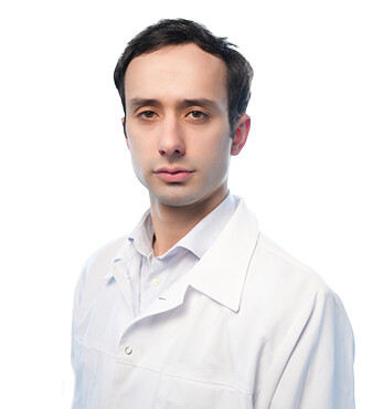 Врач Кулумбегов Заур Игоревич 