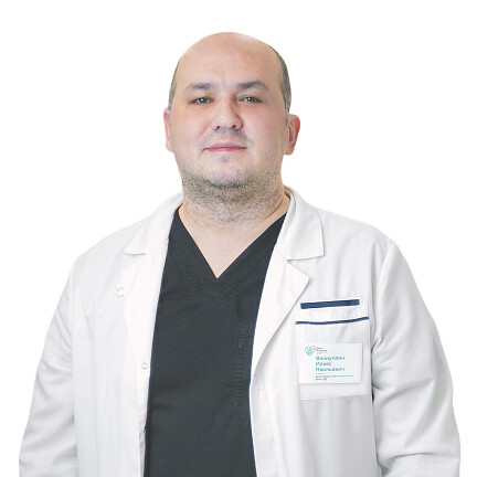 Врач Валиуллин Ильяс Наильевич