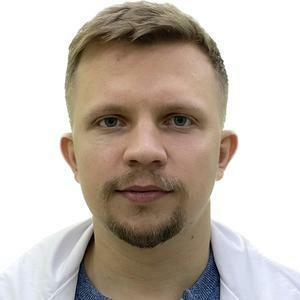 Врач Бадаев Евгений Андреевич