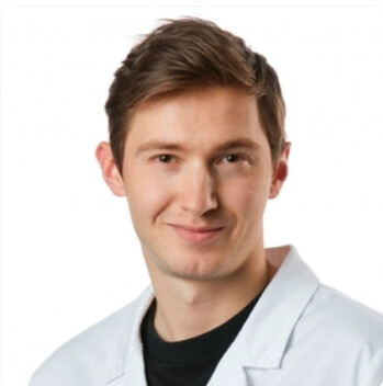 Врач Иванов Дмитрий Андреевич