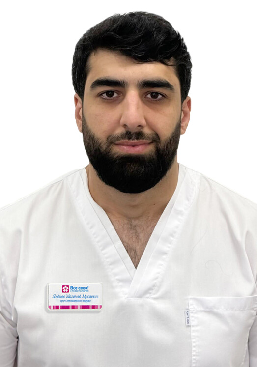 Врач Яндиев Магомед Мусаевич 
