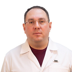 Врач Гузь Денис Васильевич 