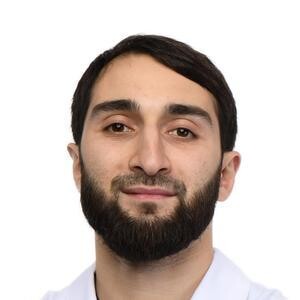 Врач Амхадов Ислам Султанович 