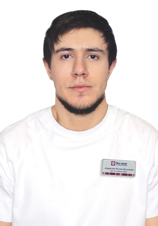 Врач Ашуралиев Руслан Касумович 