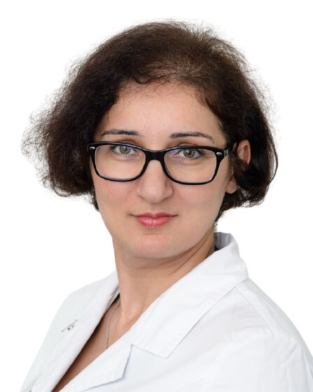 Врач Карманова Елена Перикловна 