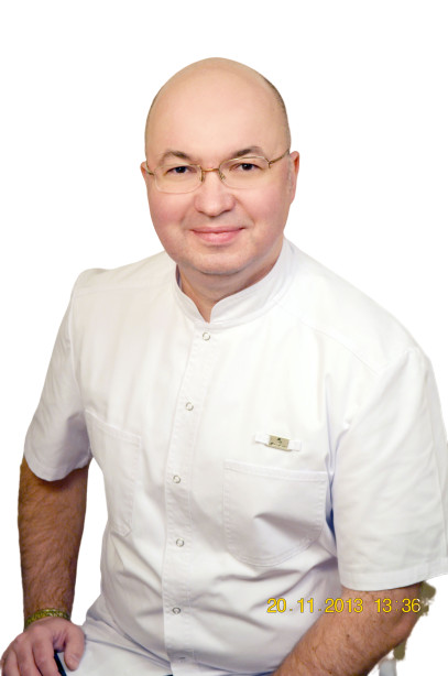 Врач Кармолиев Рустам Рафикович