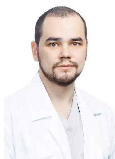 Врач Николаев Денис Владимирович 