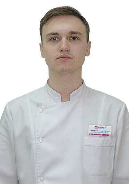 Врач Довженко Никита Дмитриевич 