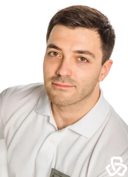 Врач Амаев Артем Курбанович 