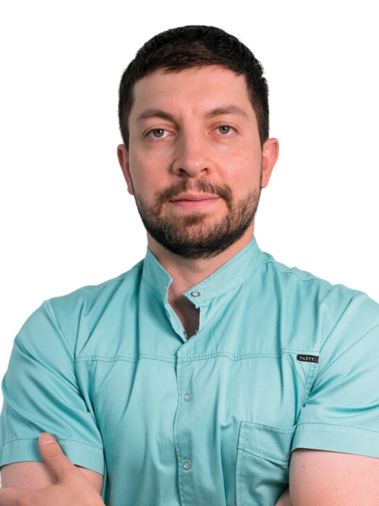 Врач Тазбиев Денис Иванович 