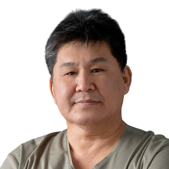 Врач Мункуев Артур Дымбрылович 