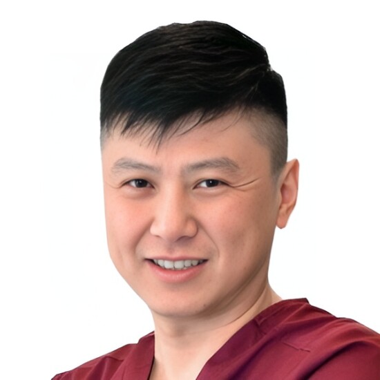 Врач Ли Александр Геннадьевич 