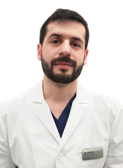 Врач Хусаинов Ислам Эмиевич