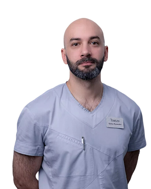 Врач Урусов Рустам Измаилович 