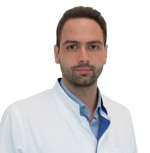 Врач Титков Максим Сергеевич 