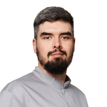 Врач Григорян Артем Романович 