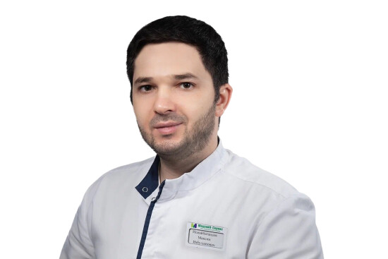 Врач Исмайбагандов Максим Избуллатович 