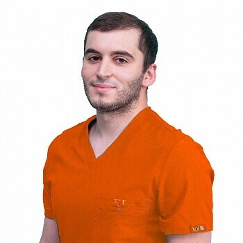 Врач Сурхаев Назирбег Ахмедбегович 