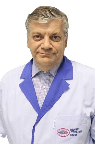 Врач Страхов Максим Алексеевич 