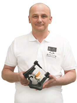 Врач Клоков Роман Александрович