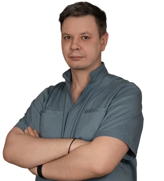 Врач Плюснин Роман Борисович