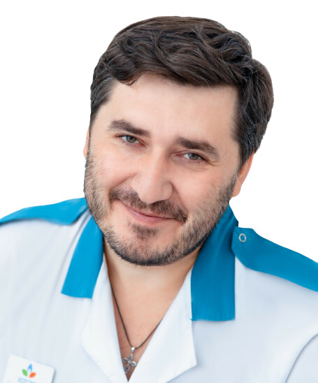 Врач Арустамян Эдуард Эдуардович 