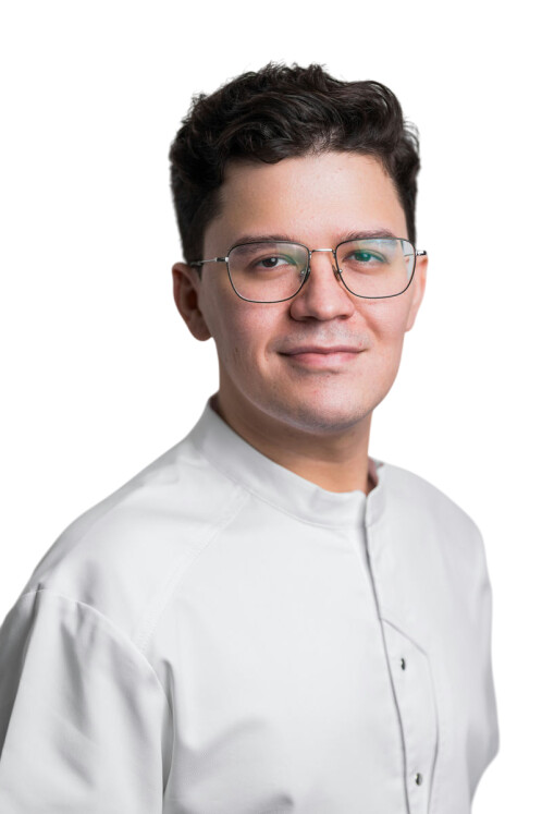 Врач Мансуров Данияр Мансурович 