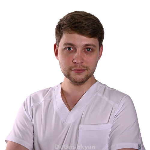 Врач Крамаренко Артем Артурович 